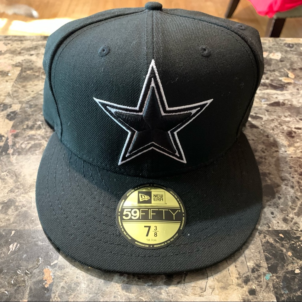 Hats new era 7 3/8 used in good condition all same size fit perfect I have all